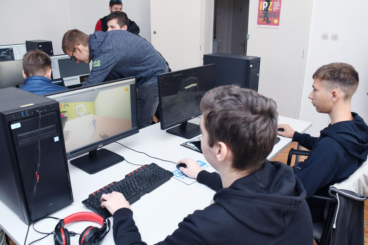 Novska: Učenici smjera za razvoj video igara posjetili poduzetnički inkubator PISMO