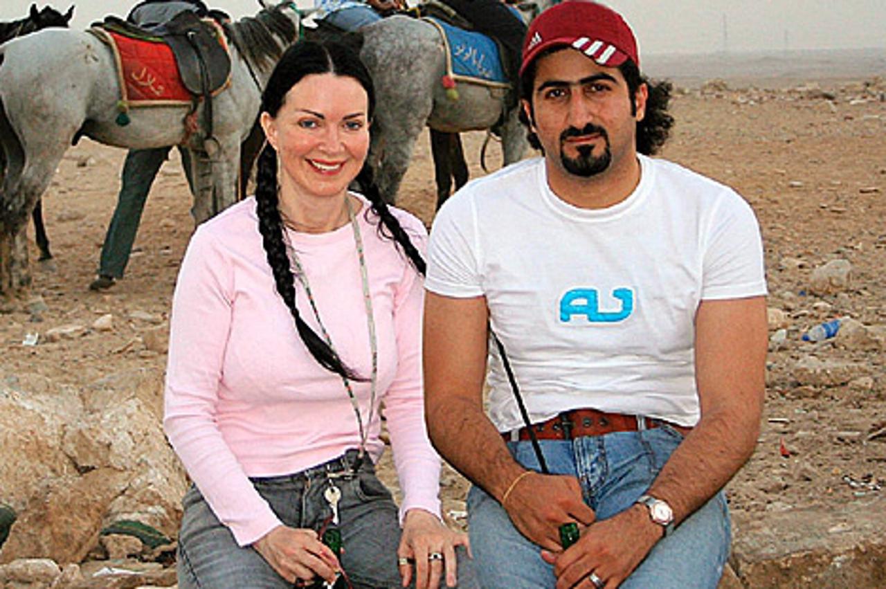 Omar bin Laden sa suprugom