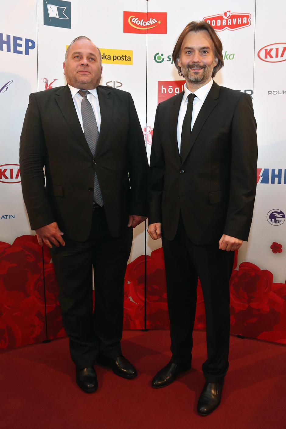 Dolazak poznatih na crveni tepih ispred HNK na dodjelu medijskih nagrada Večernjakova ruža za 2017.