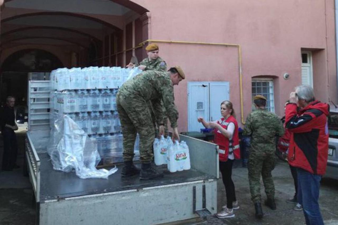 Vojska i CK dostavljaju vodu