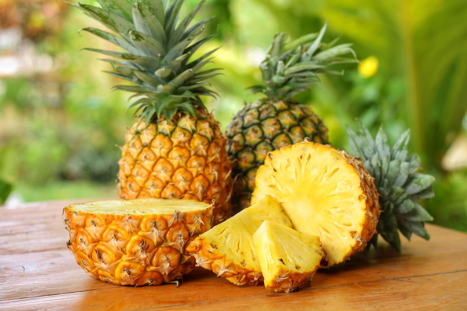 Jezgre i kore od ananasa: Sačuvajte jezgre i kore od ananasa kako biste napravili tepache, fermentirano meksičko piće koje je dobro za crijeva. Baš kao i ostatak ananasa, jezgra je puna vlakana i enzima koji pomažu u probavi. Kora je nešto grublja od kora ostalog voća i nema tako slatkast okus - ali u kombinaciji s ostalim sastojcima koji se koriste za stvaranje tepachea bit će neprimjetna. 