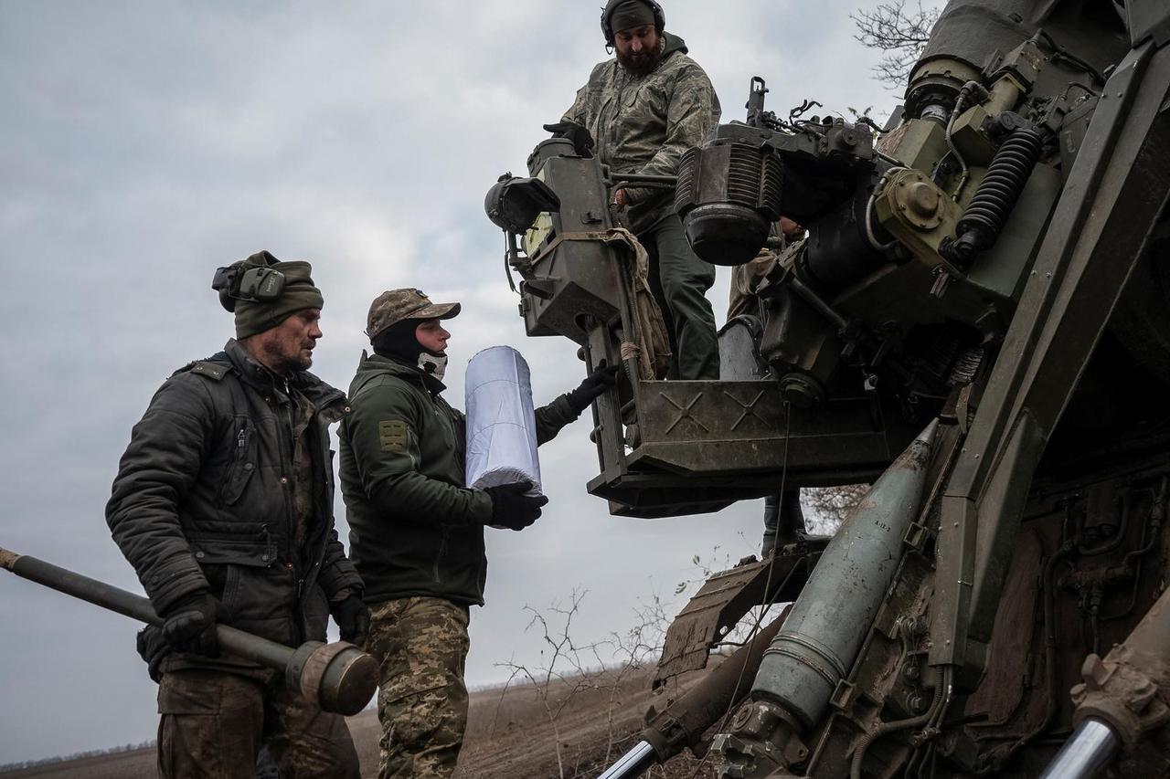 Ukrainian servicemen prepare a 2S7 Pion self-propelled gun to fire at a position on a frontline in Kherson region