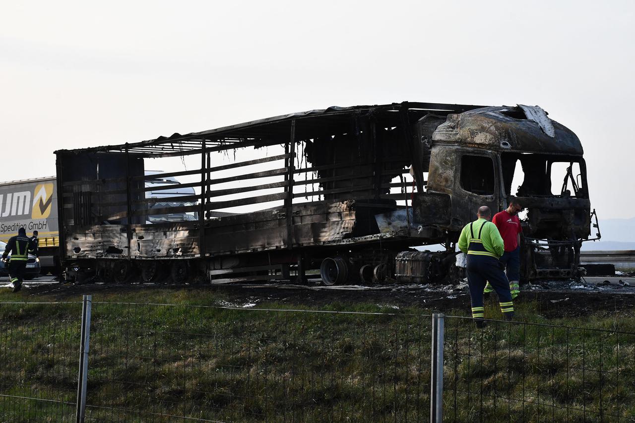 Teretni kamion u potpunosti izgorio na autocesti A3 kod Nove Gradiške