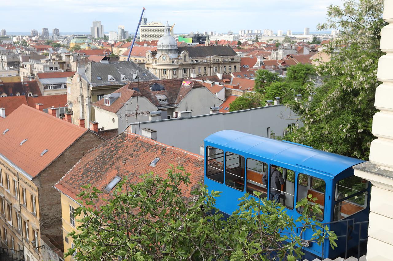 Zagreb: Na Gornji Grad još uvijek se ne može autobusom, no uspinjača je u prometu