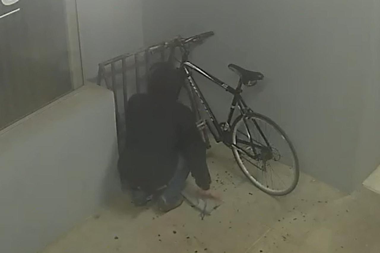 Pokušao ukrasti bicikl ispred policijske postaje
