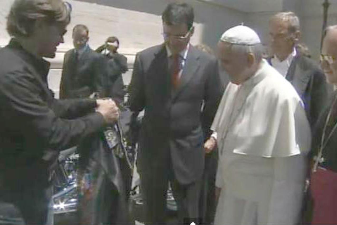 Papa dobio na poklon Harley Davidson