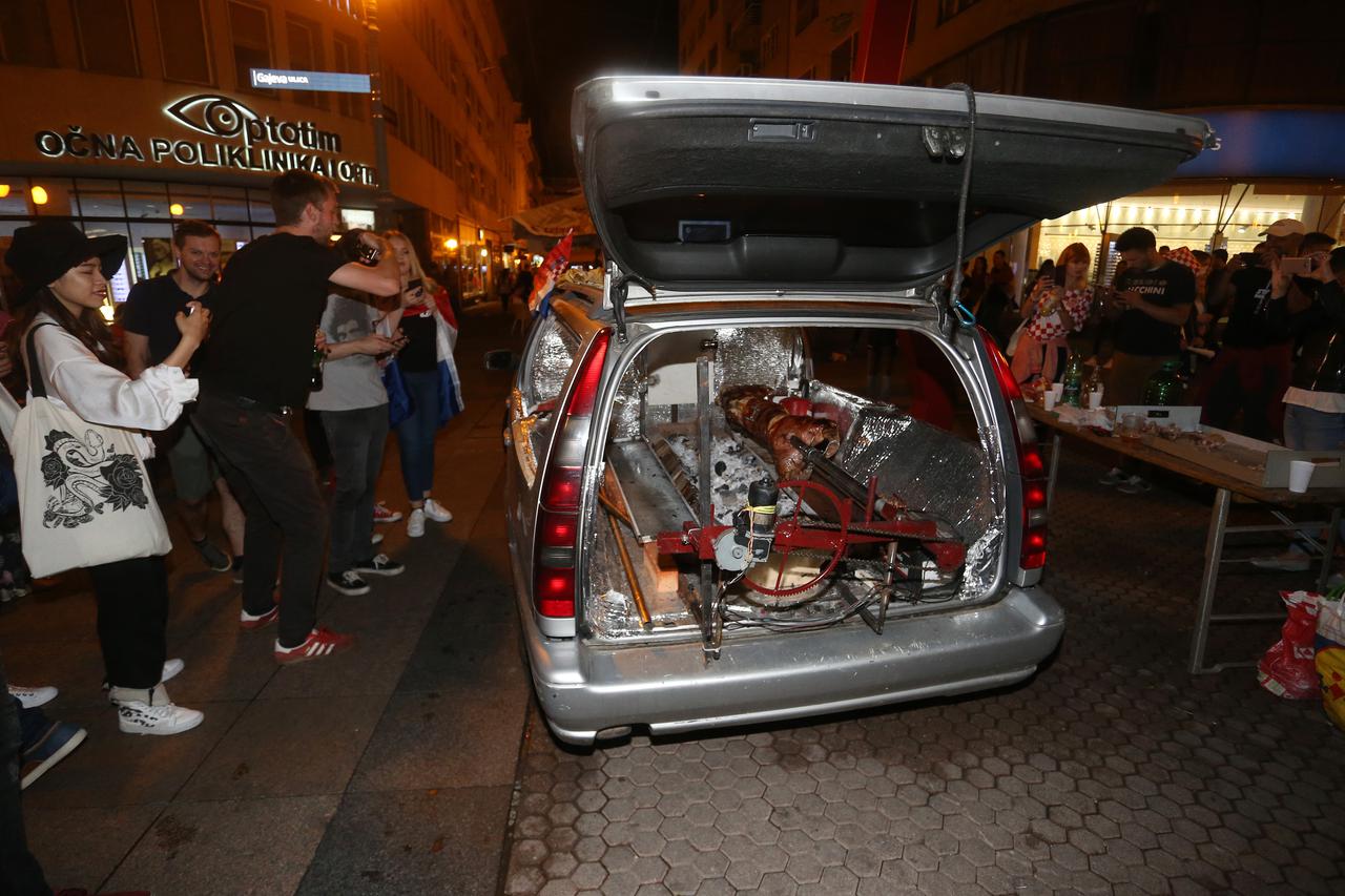 Zagreb: Ispred hotela Dubrovnik okrenuo se i odojak u automobilu