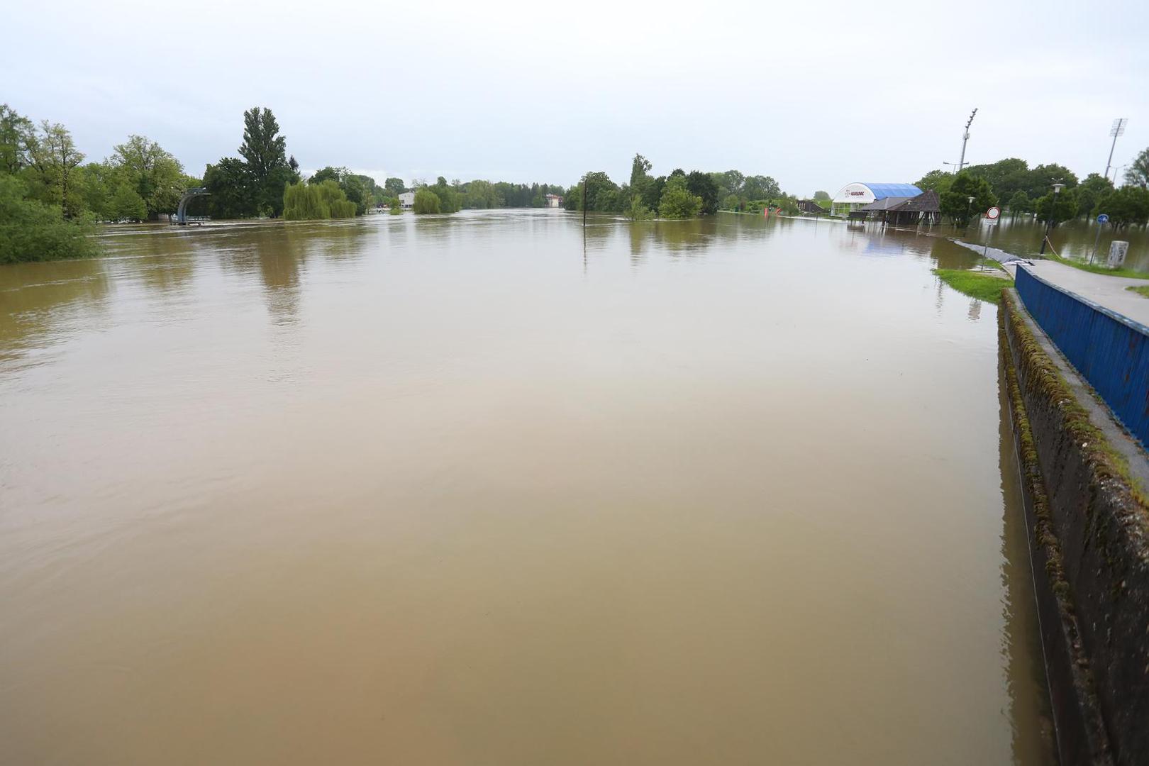 17.05.2023., Karlovac - Na rijeci Korani proglaseno je izvanredno stanje obrane od poplava. Vodostaj je u 8 sati ujutro na 829 centimetara i dalje raste. Photo: Kristina Stedul Fabac/PIXSELL