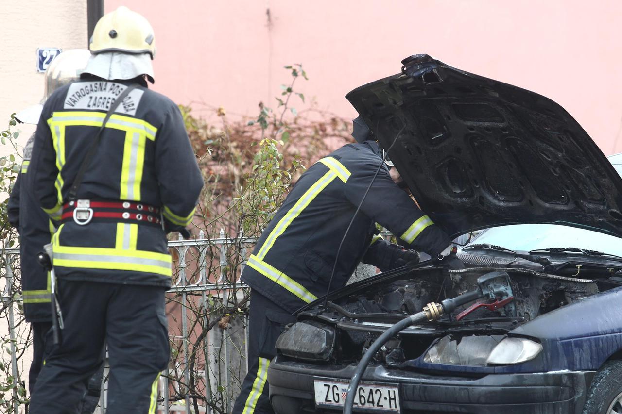 Zapalio se auto u Zagrebu