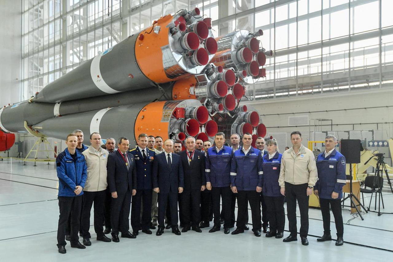 Russian President Putin and Belarusian President Lukashenko visit the Vostochny Cosmodrome