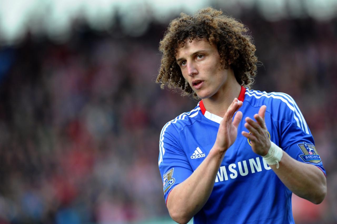 'Chelsea\'s Brazilian defender David Luiz leaves the field after the English Premier League football match between Stoke City and Chelsea at The Britannia stadium, Stoke-on-Trent, England, on April 2,
