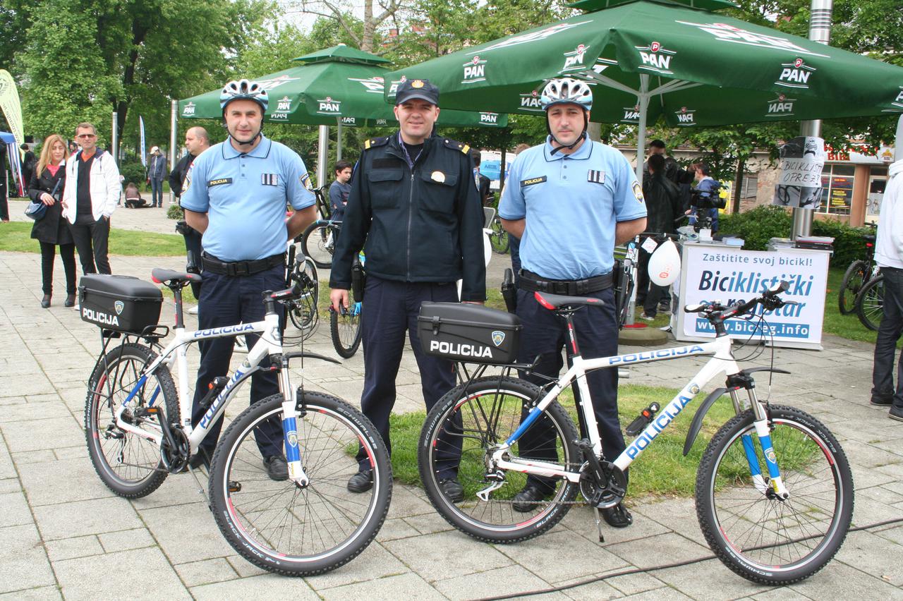 Policajci na biciklima