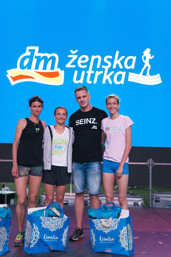 Pobjednice natjecateljske utrke Katarina Vukančić, Ana Stefulj i Marija Vrajić s Ivanom Horvatom (dm) 