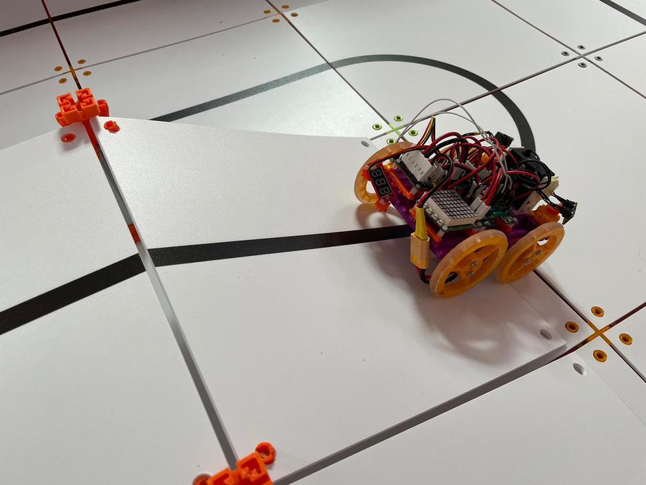 Robotika kod mladih razvija inteligenciju
