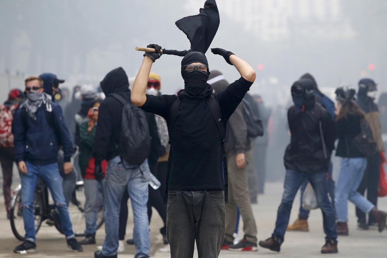 A masked protestor gestures during a demonstration to protest the government's proposed labour law reforms in Nantes, France, June 2, 2016. REUTERS/Stephane Mahe