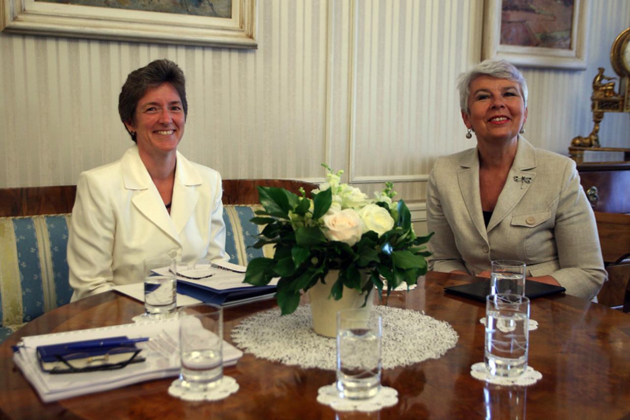\'23.08.2010., Zagreb - Predsjednica Vlade RH Jadranka Kosor primila je u nastupni posjet stalnu predstavnicu UNDP-a u RH Louise Vinton. Photo: Jurica Galoic/PIXSELL\'
