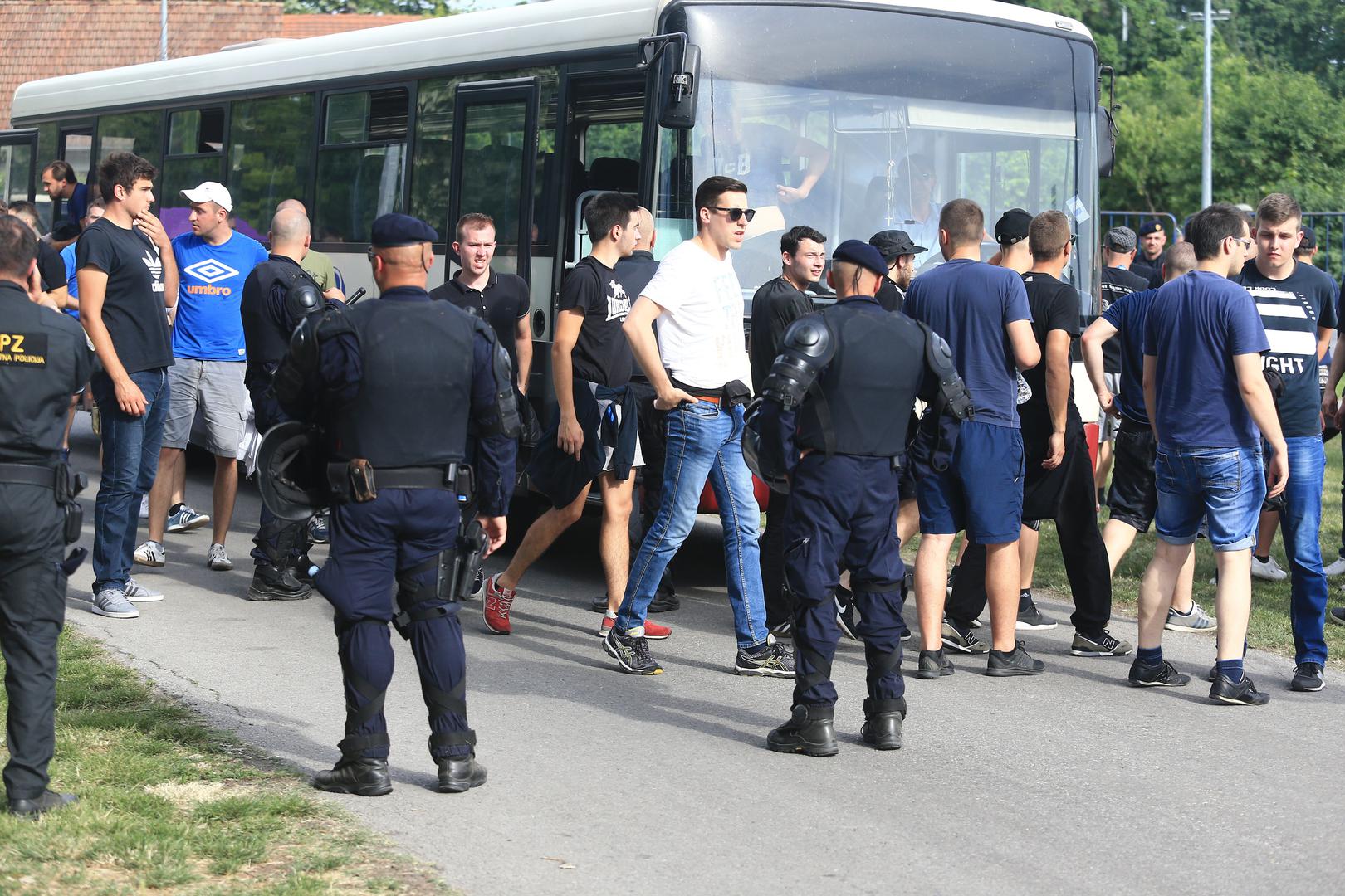 Jake policijske snage osiguravaju derbi između Dinama i Hajduka u Vinkovcima