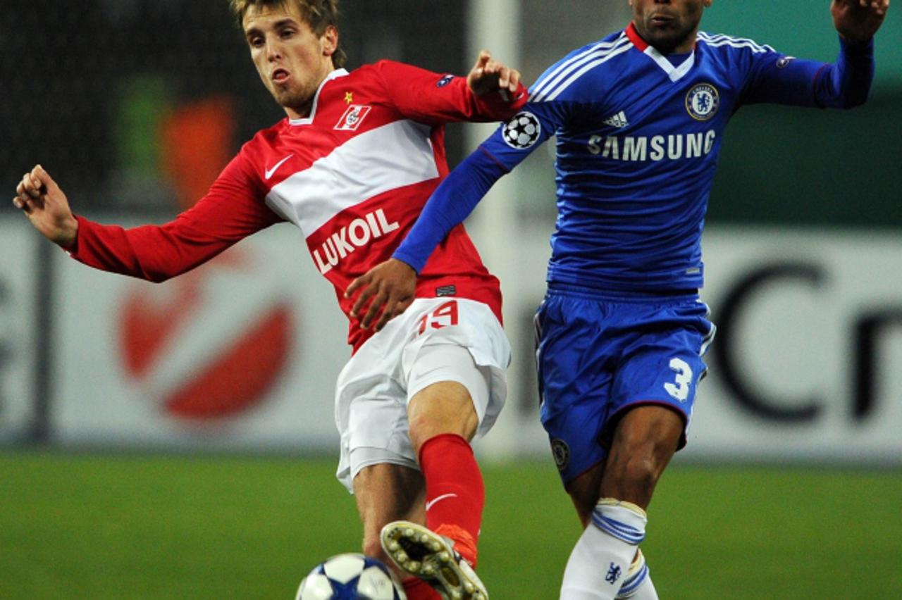 \'Spartak\'s defender Nicolas Pareja (L) fights for the ball with Chelsea\'s defender Ashley Cole during their UEFA Champions League Group F football match at the Luzhniki stadium in Moscow, on Octobe