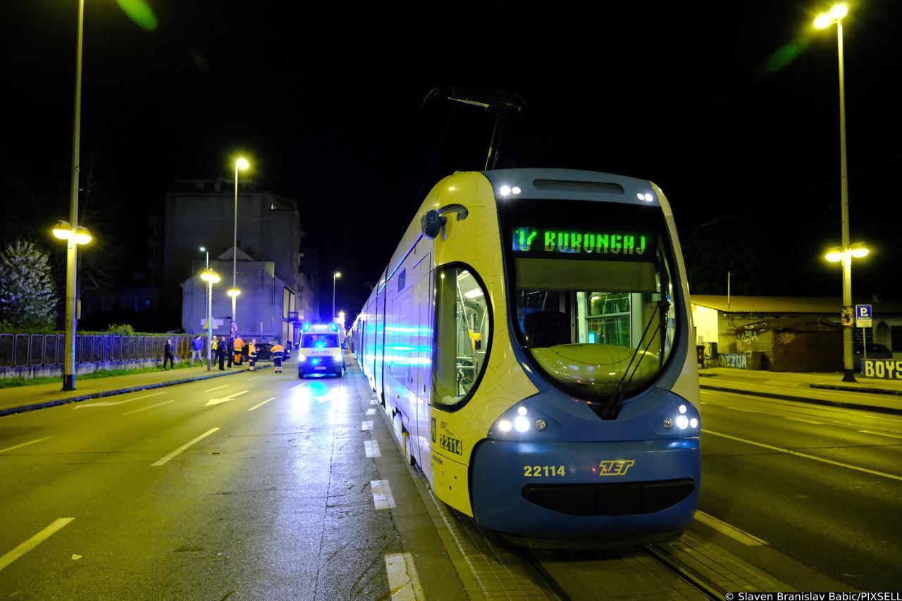 Zagreb: Zastoj tramvaja u Savskoj, policija i hitna na terenu