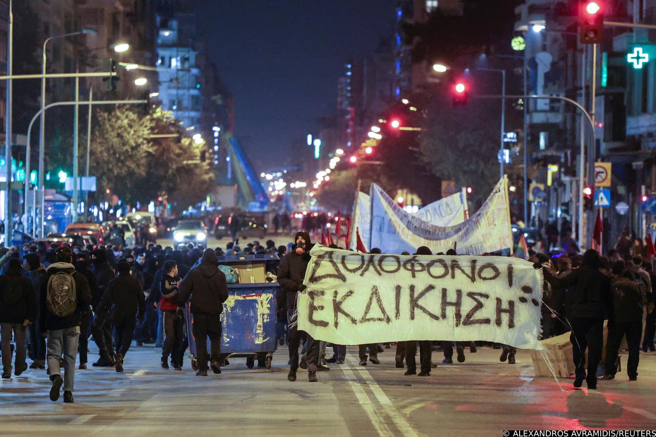 Protest and clashes following the shooting of a 16-year old Roma by police, in Thessaloniki