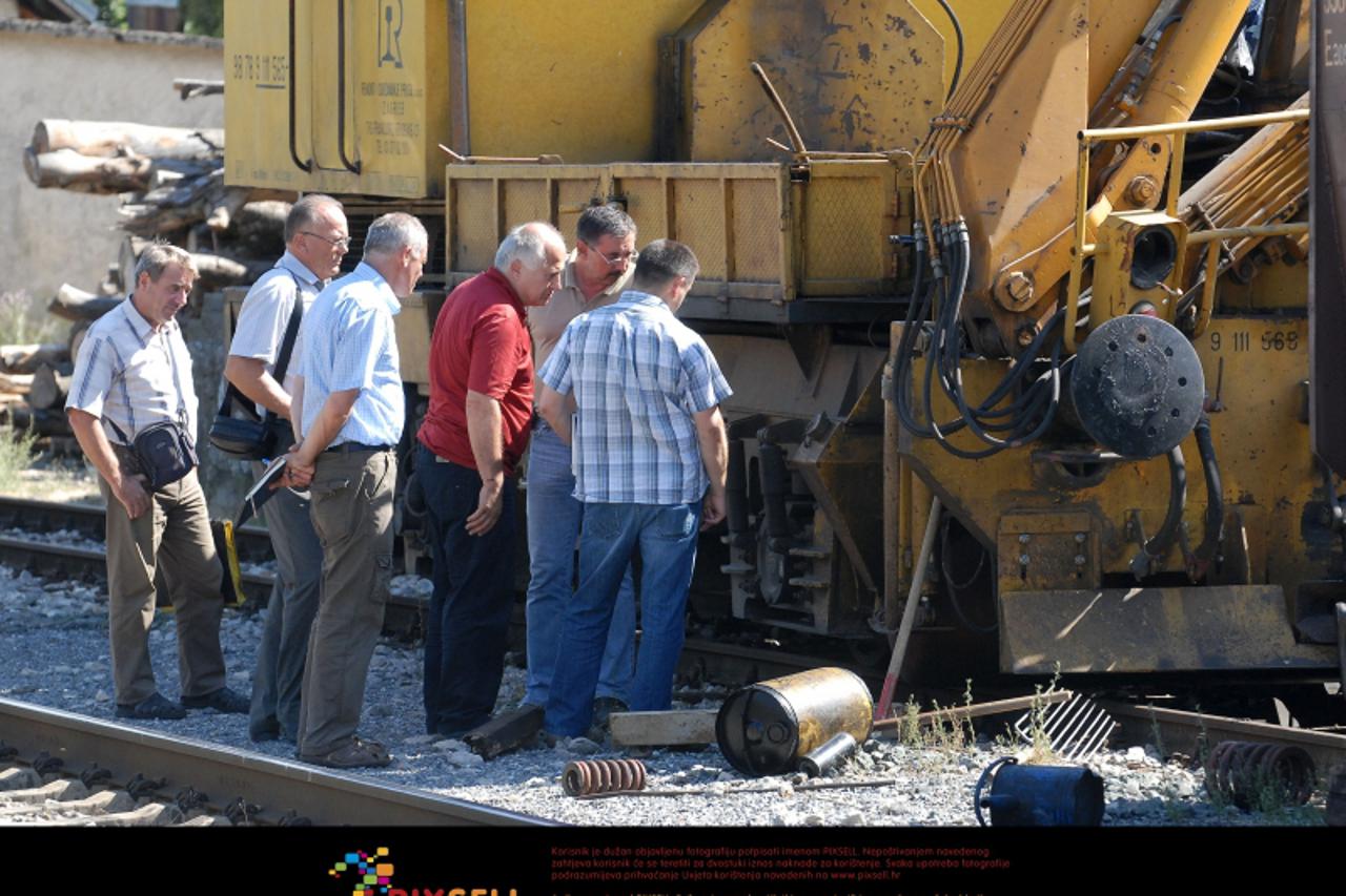 '18.07.2012., Perusic - Na zeljeznickom kolodvoru u Perusicu radni stroj s radnicima se sudario s kompozicijom koja je stajala na kolodvoru. Tom prilikom desetak je radnika lakse ozljedjeno.  Photo: D