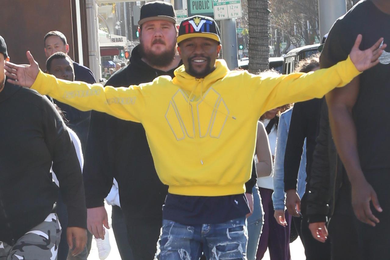 Boxer Floyd Mayweather walking along trendy Rodeo Drive in Beverly Hills, Ca