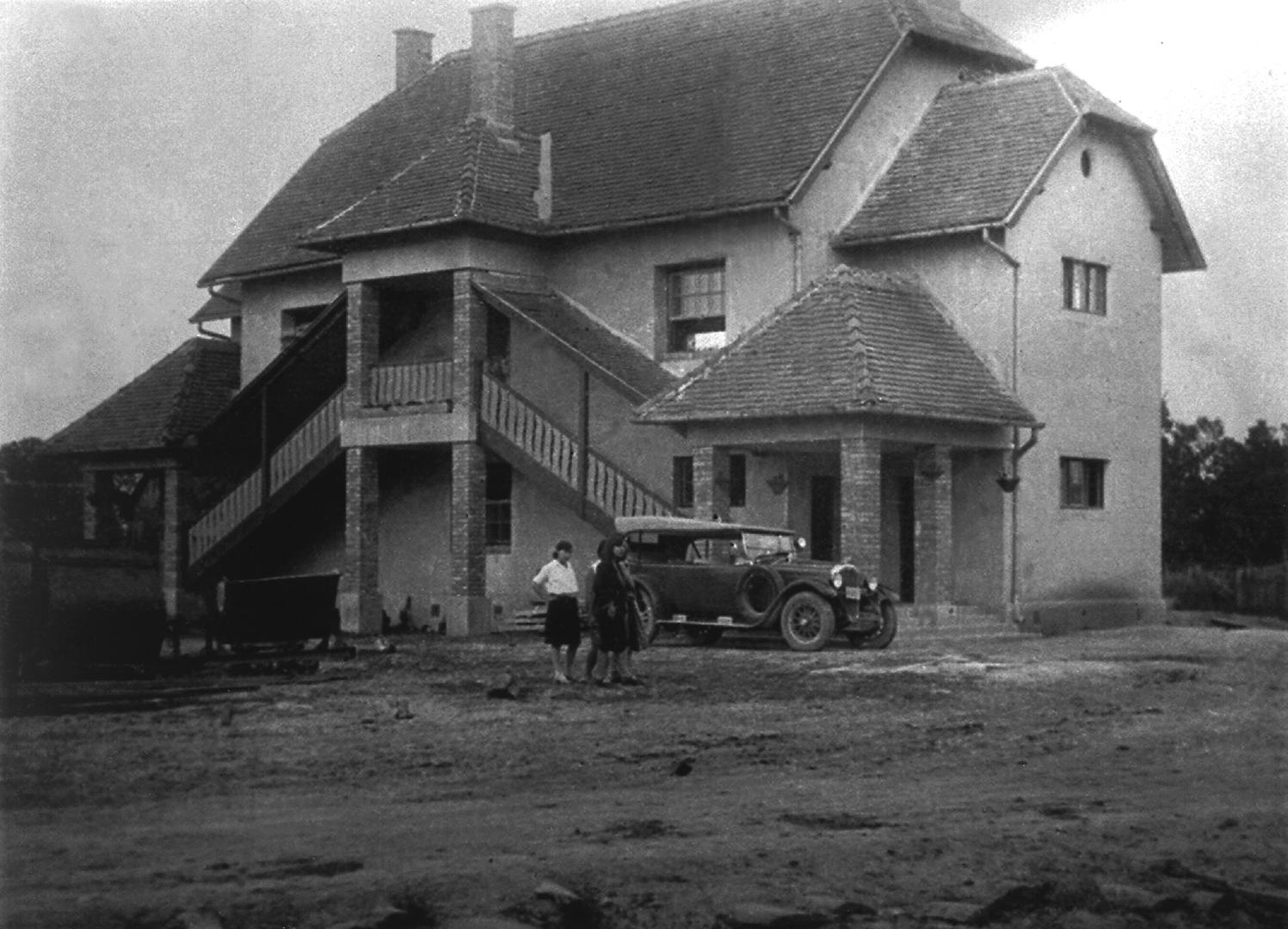 Mraclinska „Zgrada“ neposredno po izgradnji, 1930. godine