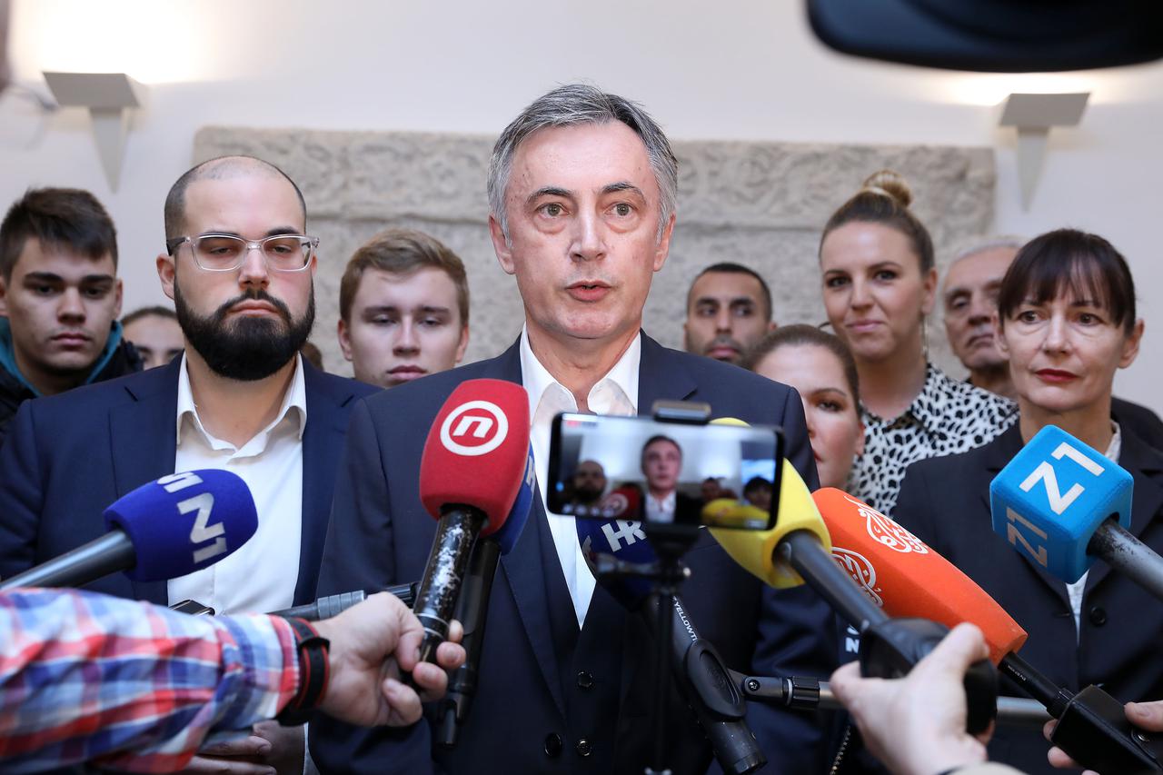 Miroslav Škoro predao je Državnom izbornom povjerenstvu kandidaturu za izbore