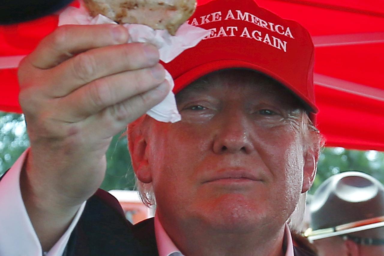 U.S. Republican presidential candidate Donald Trump holds up a pork chop at the Iowa State Fair during a campaign stop in Des Moines, Iowa, United States, August 15, 2015.  REUTERS/Jim Young