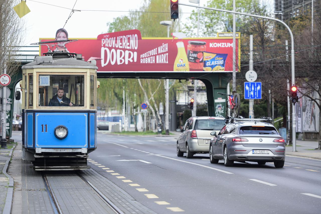 Zagreb: Svake nedjelje građani imaju priliku voziti se muzejskim tramvajem iz 1924. godine