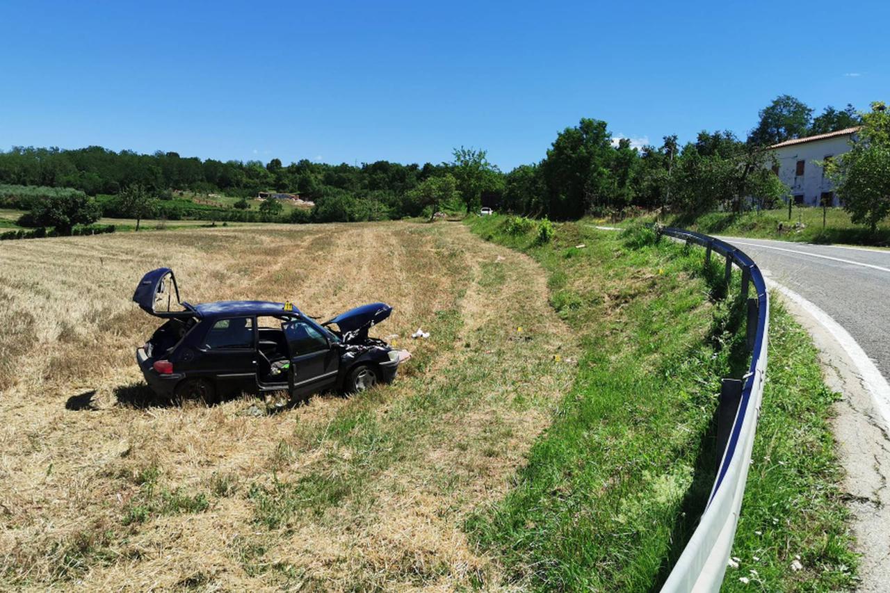 Vozač (58) izletio s ceste u Istri i poginuo