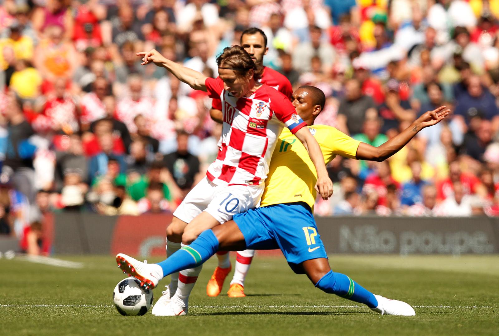 Hrvatska nogometna reprezentacija na otvaranjima dosadašnjih svjetskih prvenstava upisala je samo jednu pobjedu i tri poraza.