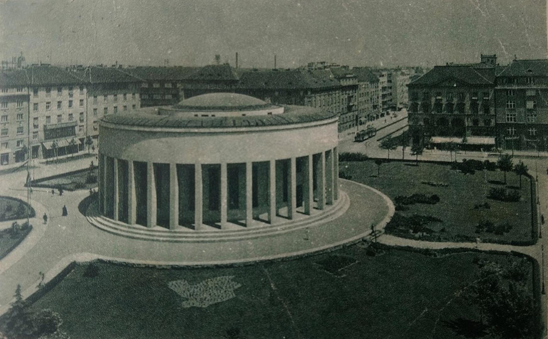 1949. godine srušeni su minareti, prenamijenjena je u Muzej narodnog oslobođenja