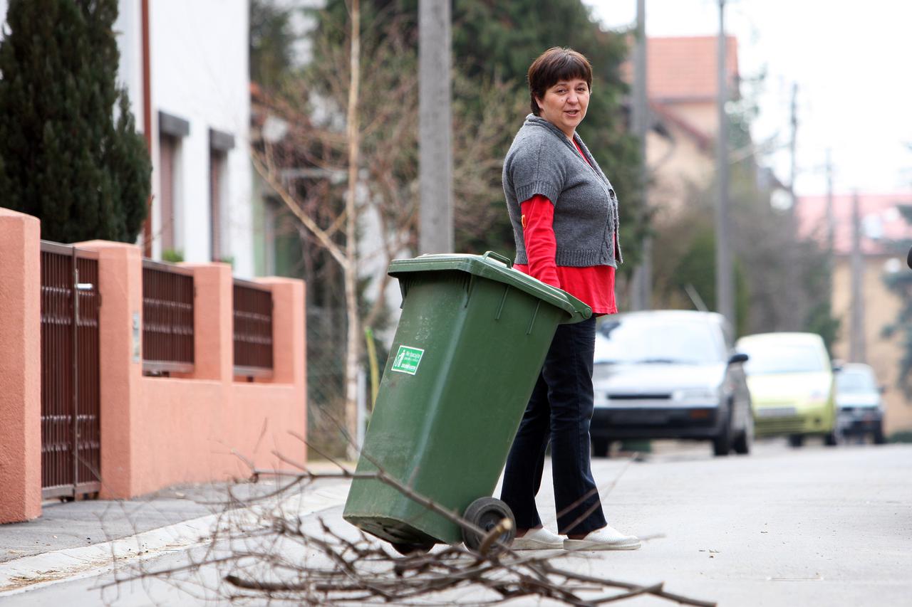 15.03.2012., Velenjska 29, Zagreb - Sanja Stipandic sudjeluje u pilot programu odvajanja otpada. Photo: Slavko Midzor/PIXSELL