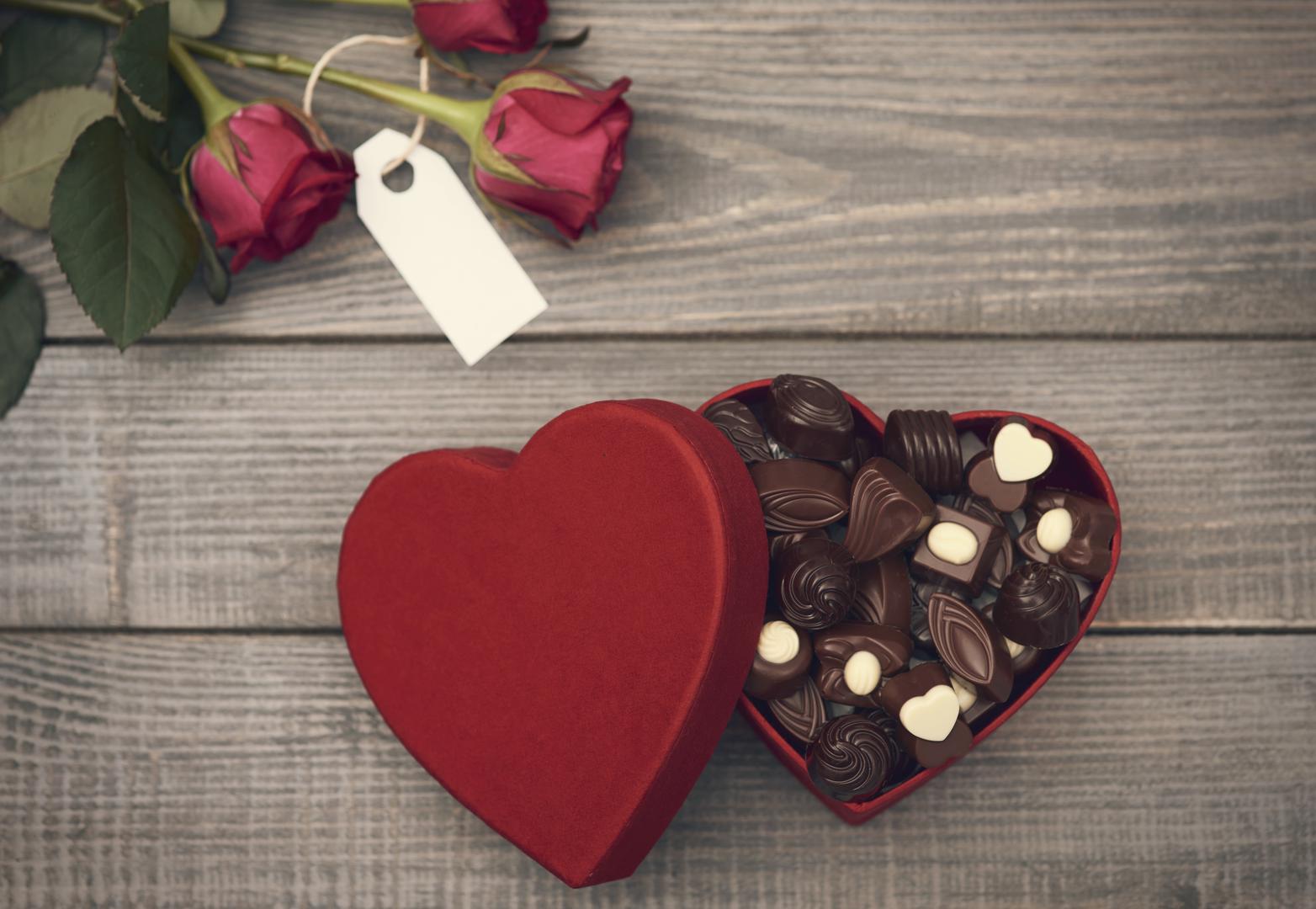 12. Više od 35 milijuna bombonijera u obliku srca prodat će se za Valentinovo.

