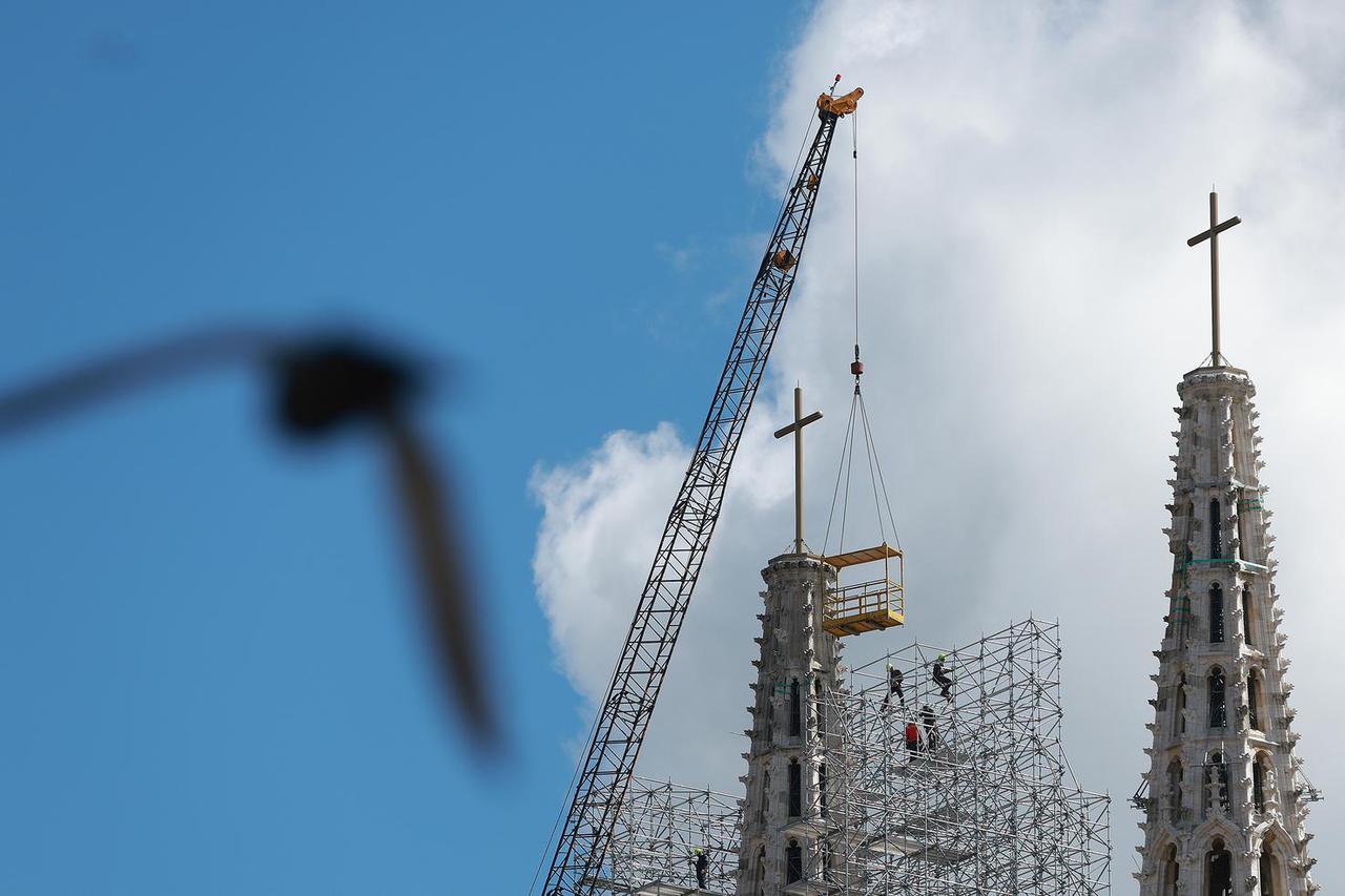 Zagreb: Skela na obnovi katedrale dosegla je skoro sami vrh tornja