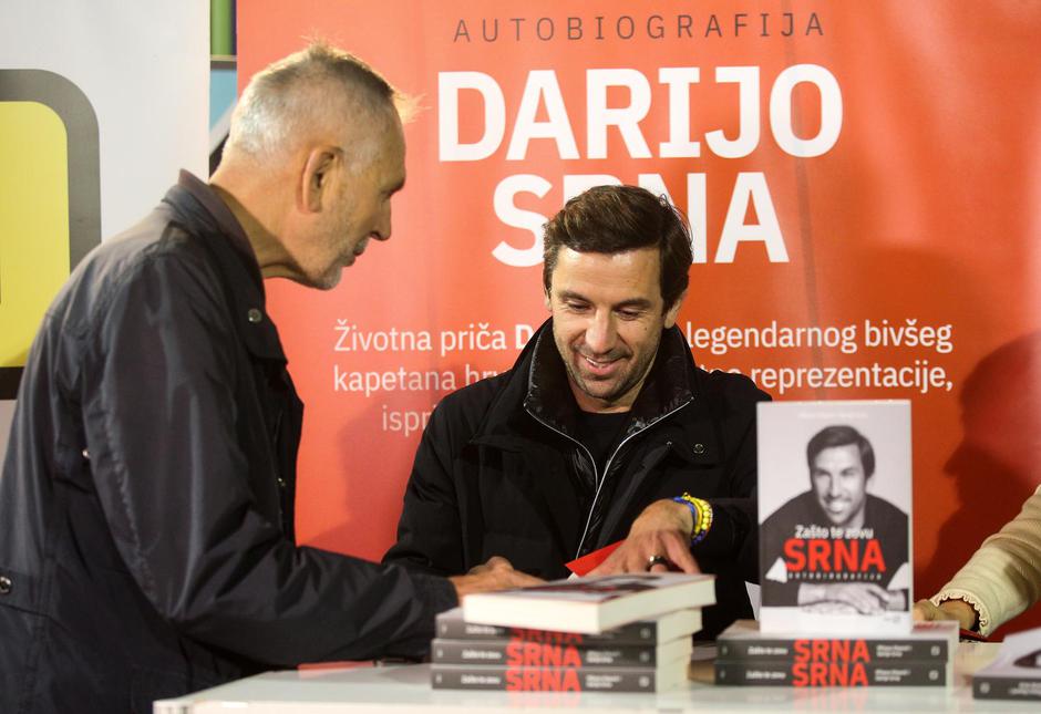 Zagreb: Gužva na Interliberu gdje je Darijo Srna potpisivao svoju knjigu