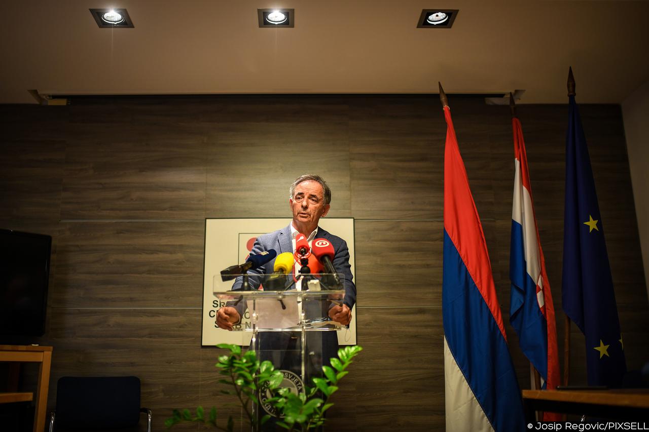 Uoči Dana srpskog jedinstva Milorad Pupovac je održao izvanrednu konferenciju za medije