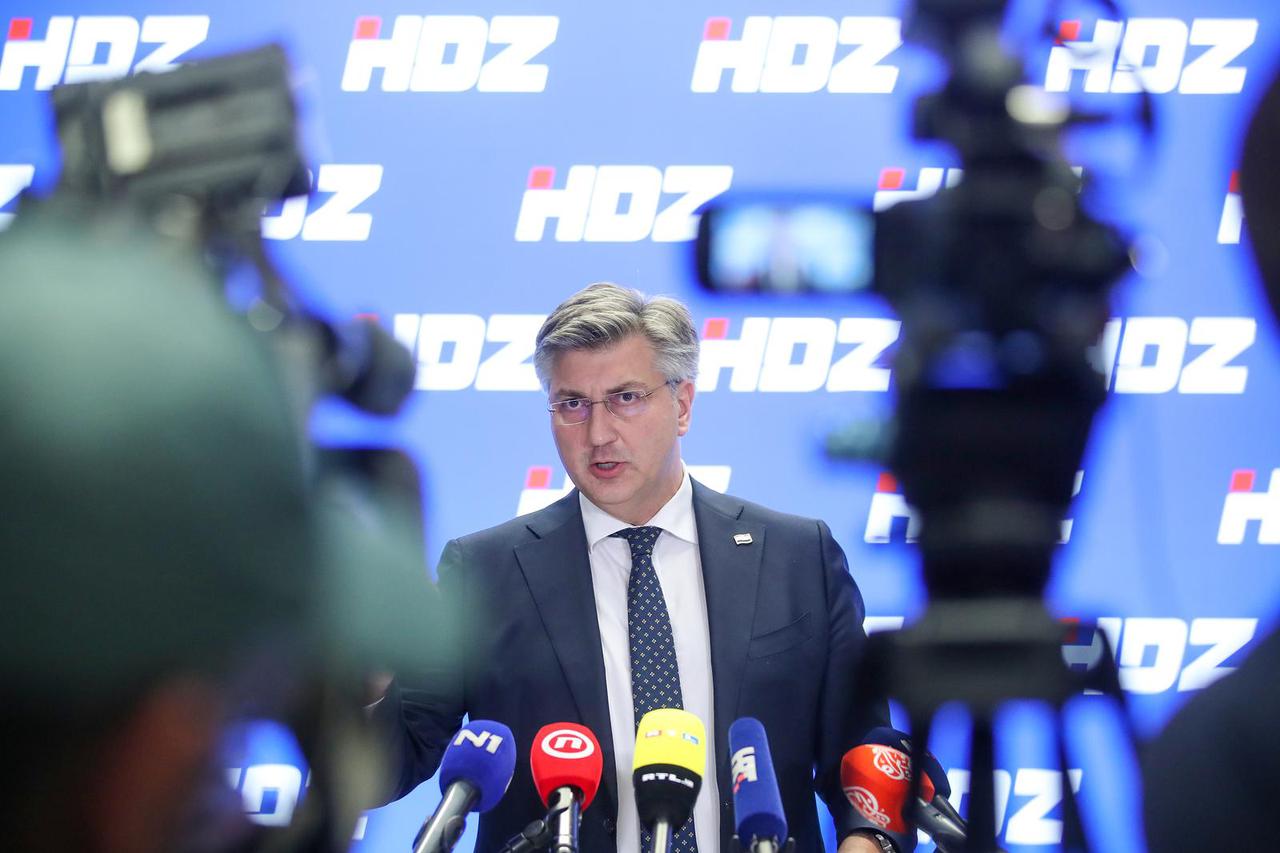 Zagreb: Plenković nakon sjednice Predsjedništva HDZ-a o obnovi i povećanju cijena