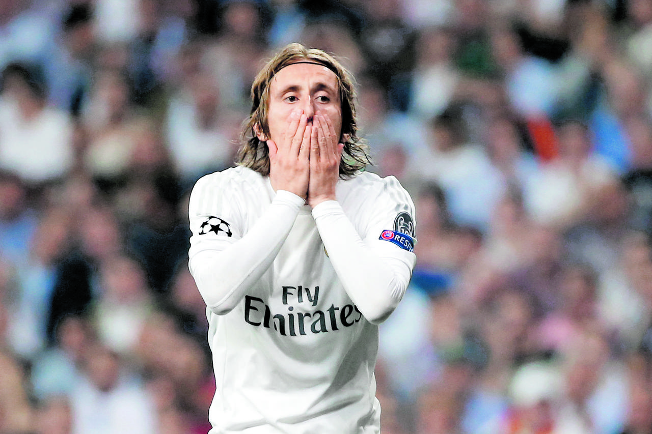 Football Soccer - Real Madrid v Manchester City - UEFA Champions League Semi Final Second Leg - Estadio Santiago Bernabeu, Madrid, Spain - 4/5/16 Real Madrid's Luka Modric looks dejected after a missed chance Reuters / Sergio Perez Livepic EDITORIAL USE O