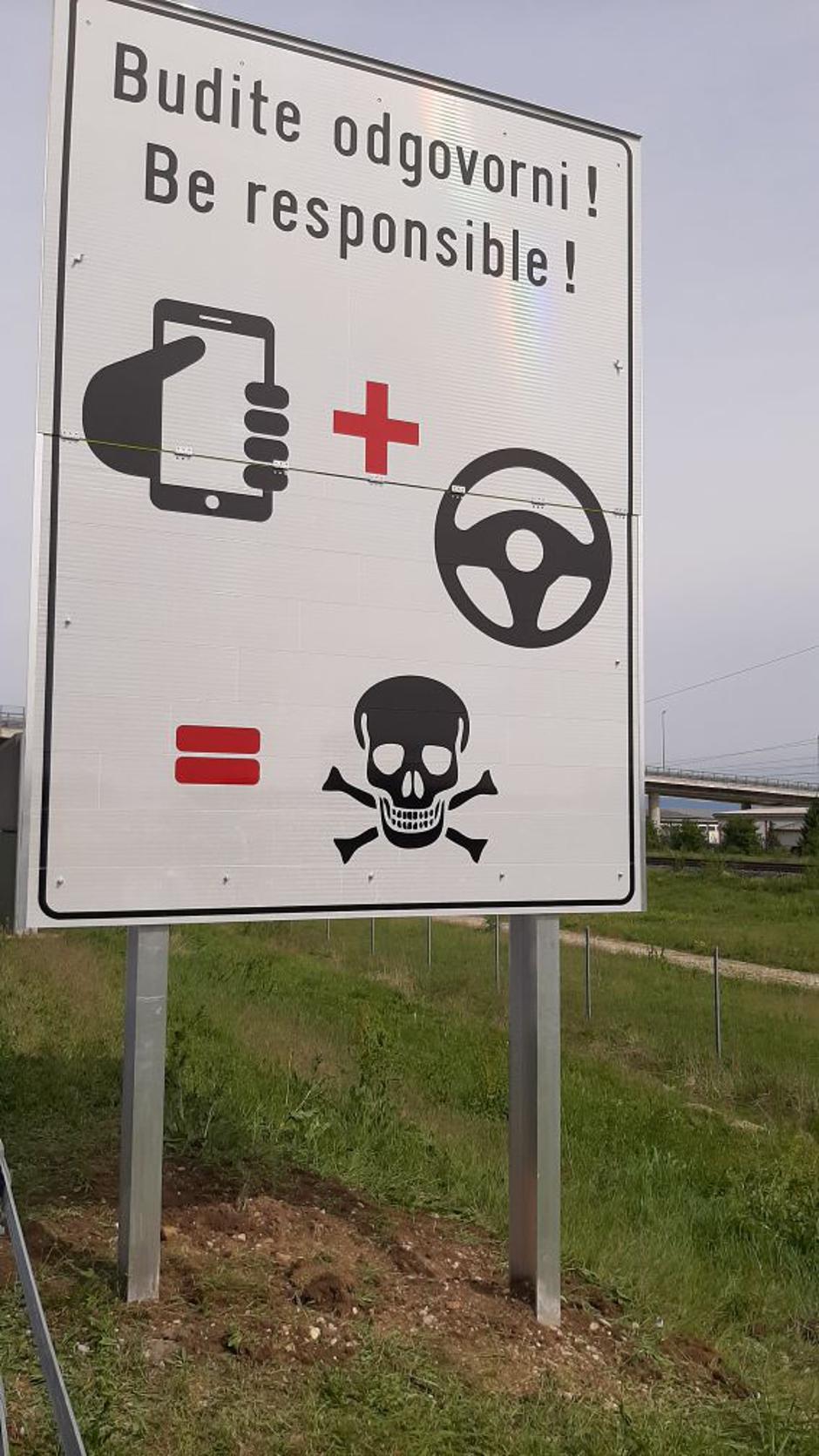 Na autocestama novi znakovi: ‘Držite razmak’ i ‘Budite odgovorni’