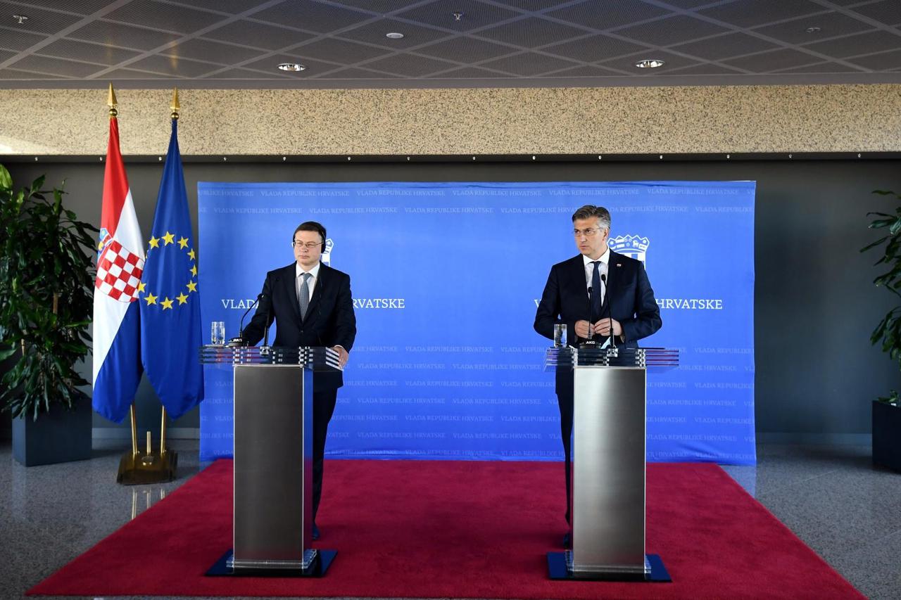 Zagreb: Plenković i Dombrovskis obratili se medijima nakon sjednice Nacionalnog vijeća