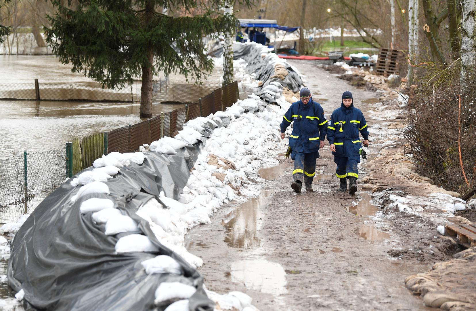 Niske temperature popraćene olujnim vjetrovima i snijegom izazvale su probleme u nordijskog regiji te su tisuće ljudi bez električne energije. Njemačka se suočila s obilnim kišama zbog kojih je došlo do poplava u regijama koje su već bile poplavljene posljednja dva tjedna.