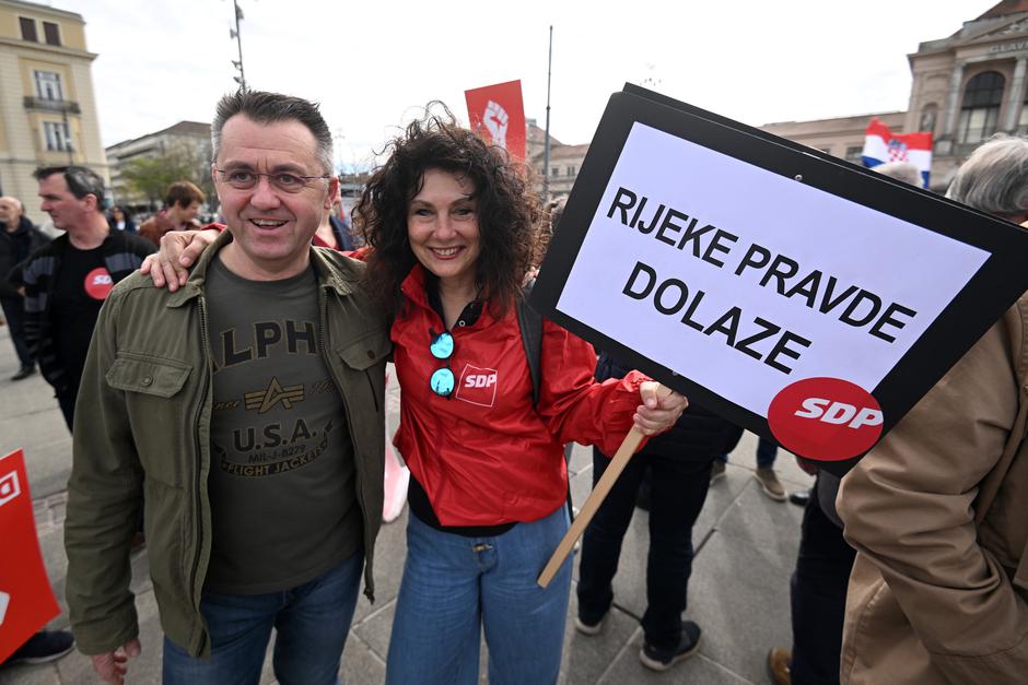 Zagreb: Okupljanje sudionika prosvjednog skupa 'Dosta je!'