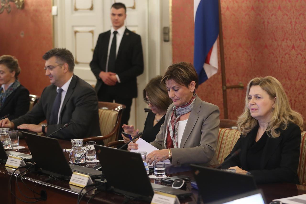 Zagreb: Potpisan Kolektivni ugovor za državne službenike i namještenike