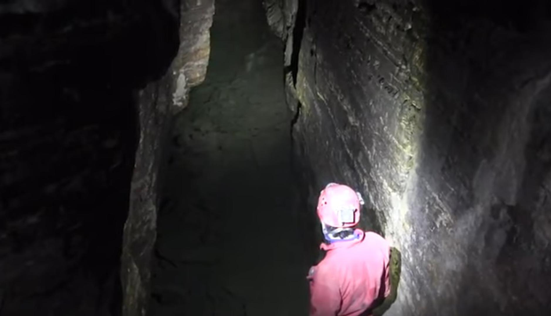 Dvojica kanadskih amaterskih istraživača otkrili su 15.000 godina staru špilju samo devet metara ispod ulica Montreala.
