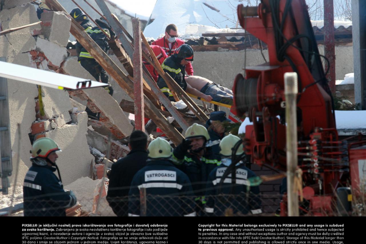 '28.03.2013., Varazdin - Oko 8 sati u ulici A. Augustincica na kucnom broju 41 doslo je do eksplozije u kojoj je kuca srusena do temelja. Uzrok eksplozije je nepoznat, a vlasnika kuce su sat i pol vre