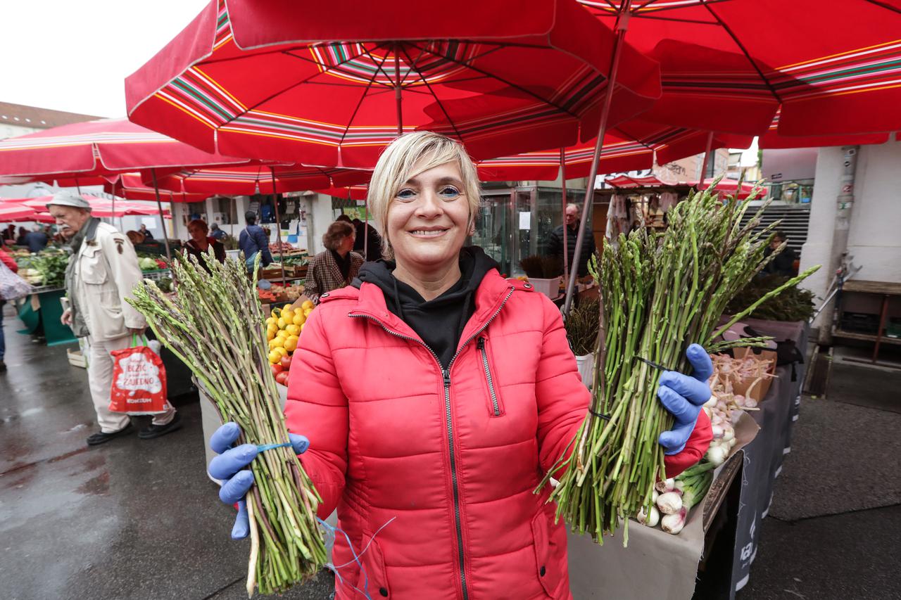 Ivana Božiković prodaje voće i povrće na zagrebačkom Dolcu