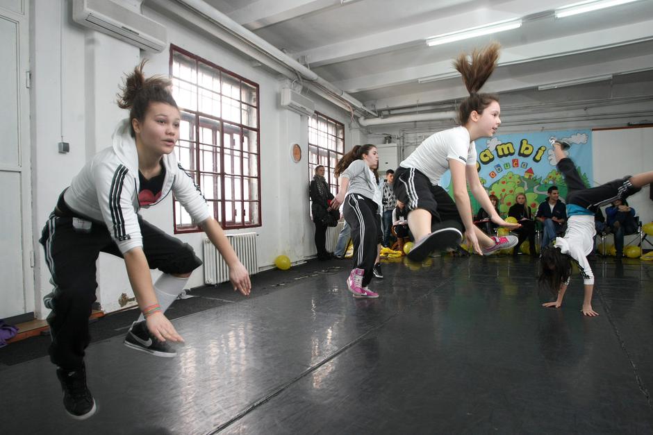Plesni centar Tala osnovan je 2000. godine s ciljem popularizacije plesa kod djece, mladeži i odraslih