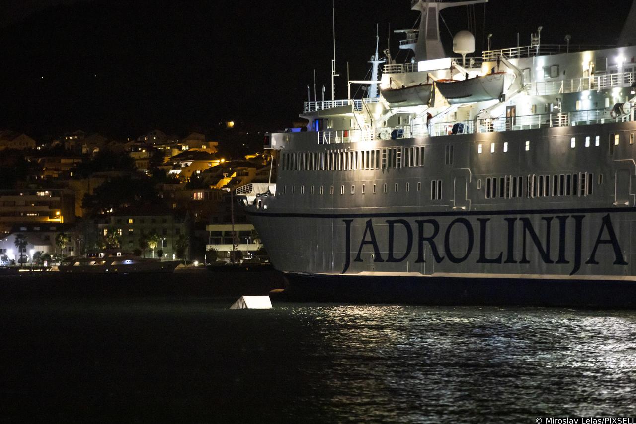 Split: Kamion upao u more u trajektnoj luci, policijski očevid u tijeku